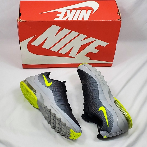 nike air max invigor size 7